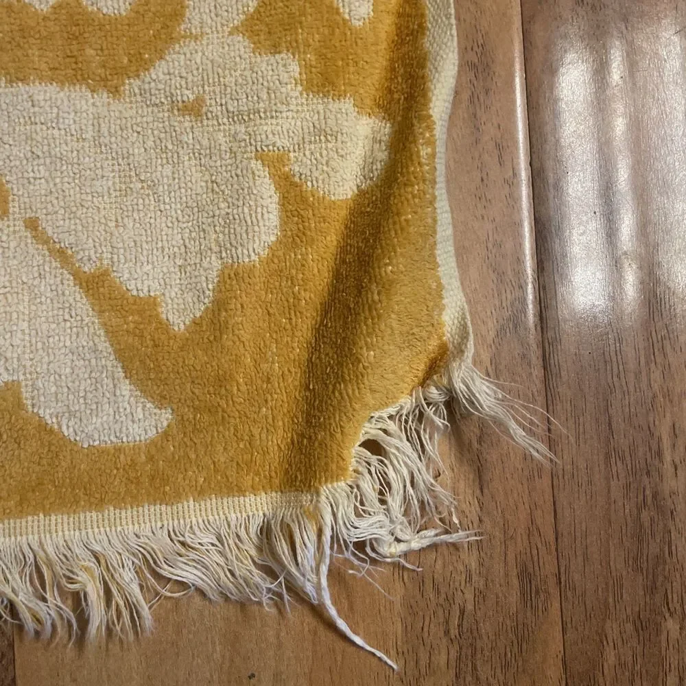 VTG MCM Cannon Monticello Bath Towel Yellow harvest gold Sculpted USA 24X38